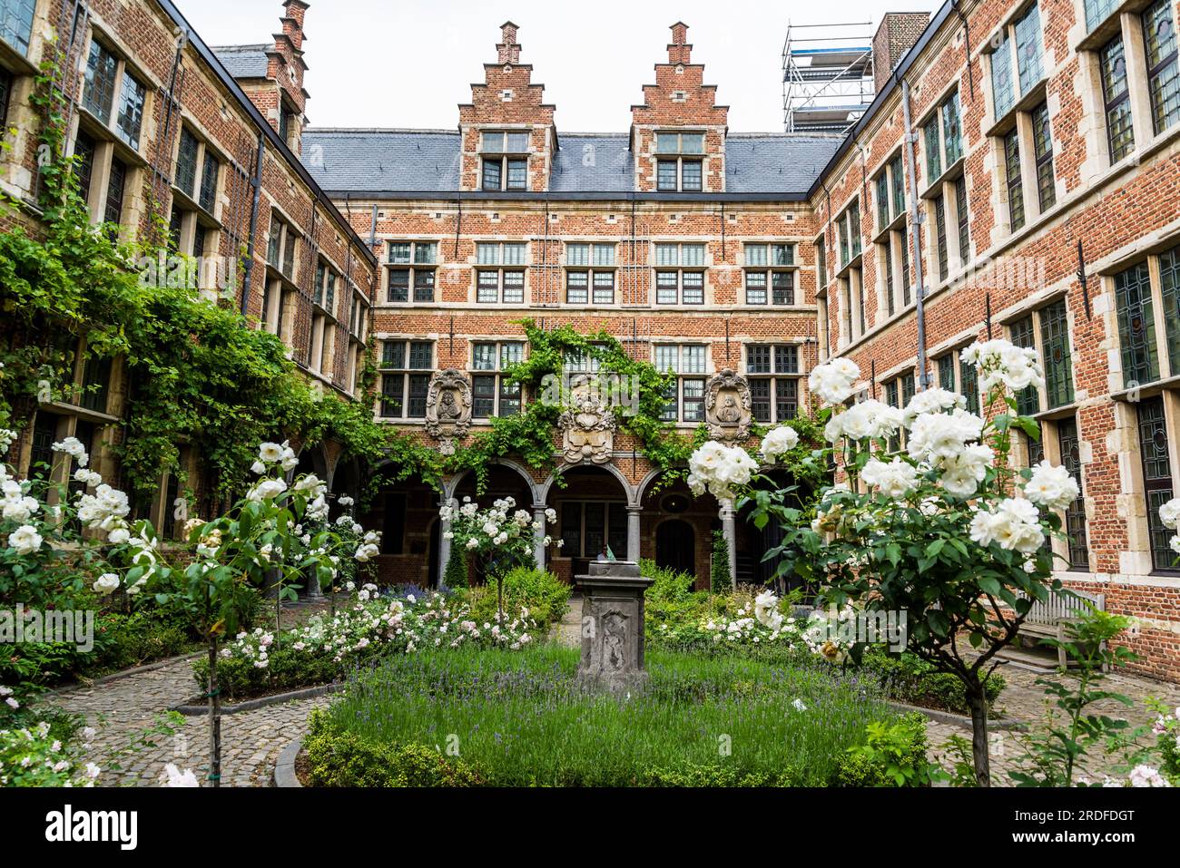 Cour intérieure du Musée Plantin-Moretus incorporant l'histoire de l'imprimerie ainsi que l'atmosphère d'une ancienne patricia flamande Banque D'Images
