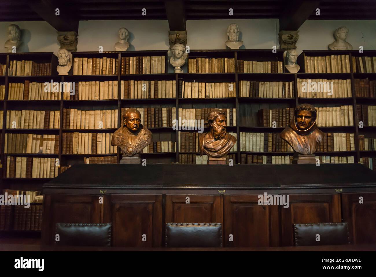 Ancienne bibliothèque du musée Plantin-Moretus incorporant l'histoire de l'imprimerie ainsi que l'atmosphère d'une vieille maison patricienne flamande Banque D'Images