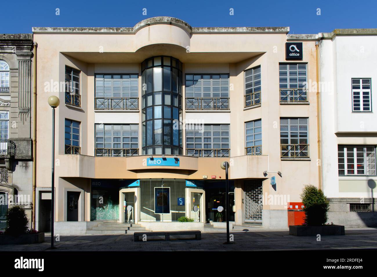 Viano do Castelo, Portugal. Bâtiment Art déco au 321 Avenida dos Combatentes da Grande Guerra occupé par MEO, une société portugaise de télécommunications. Banque D'Images