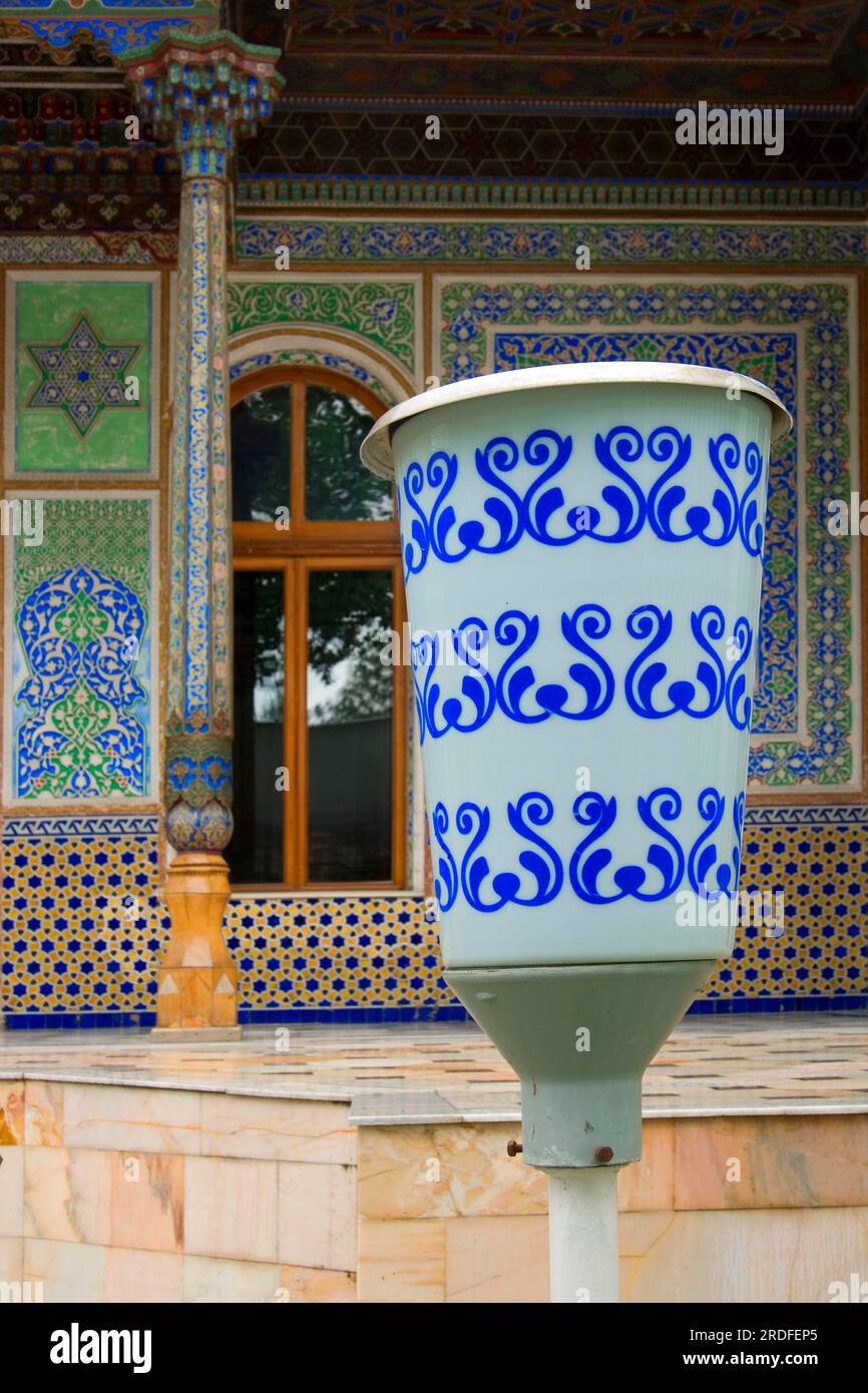 Vase en céramique, vase, Musée des Arts Décoratifs et appliqués, Tachkent, Ouzbékistan Banque D'Images