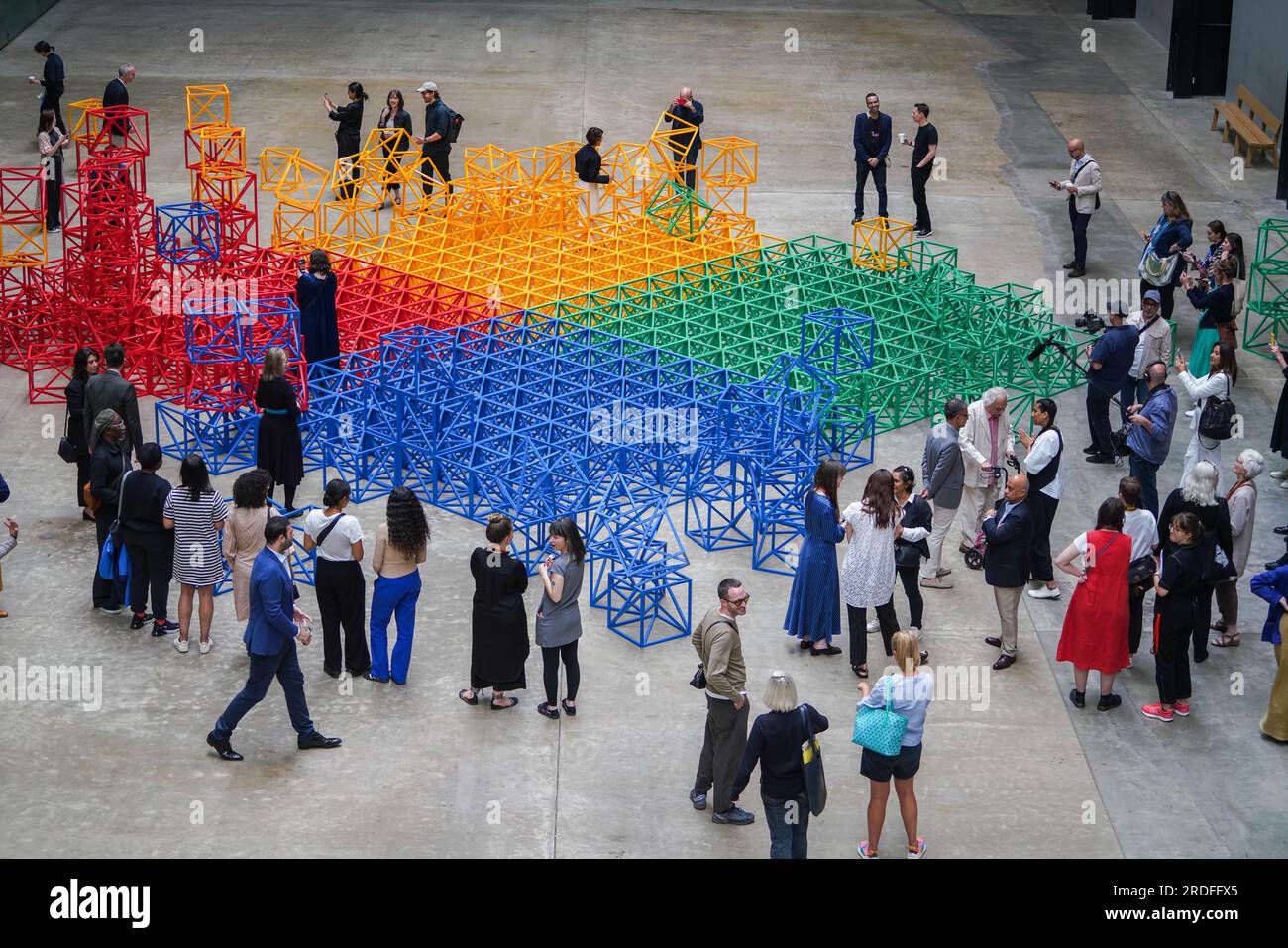 Rasheed Composing Londres Royaume-Uni. 21 juillet 2023 Zero to Infinity, grande sculpture ...