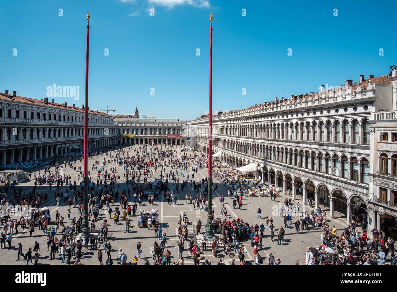 Venise, Italie - 27 avril 2019 : vue panoramique de la célèbre place Saint-Marc à Venise Italie par une journée ensoleillée Banque D'Images