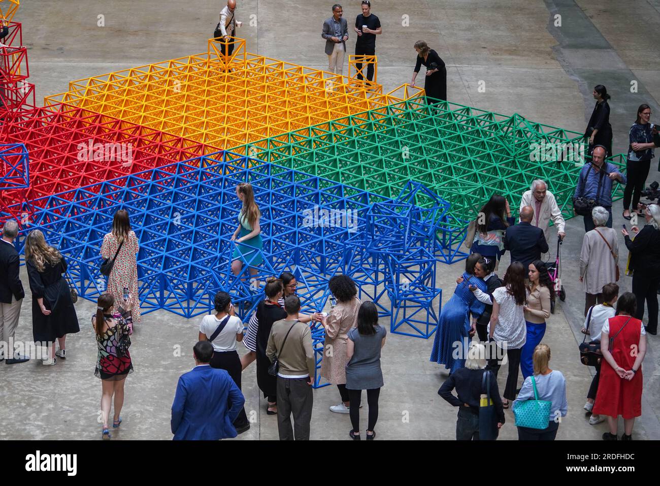 Rasheed Composing Londres Royaume-Uni. 21 juillet 2023 Zero to Infinity, grande sculpture ...