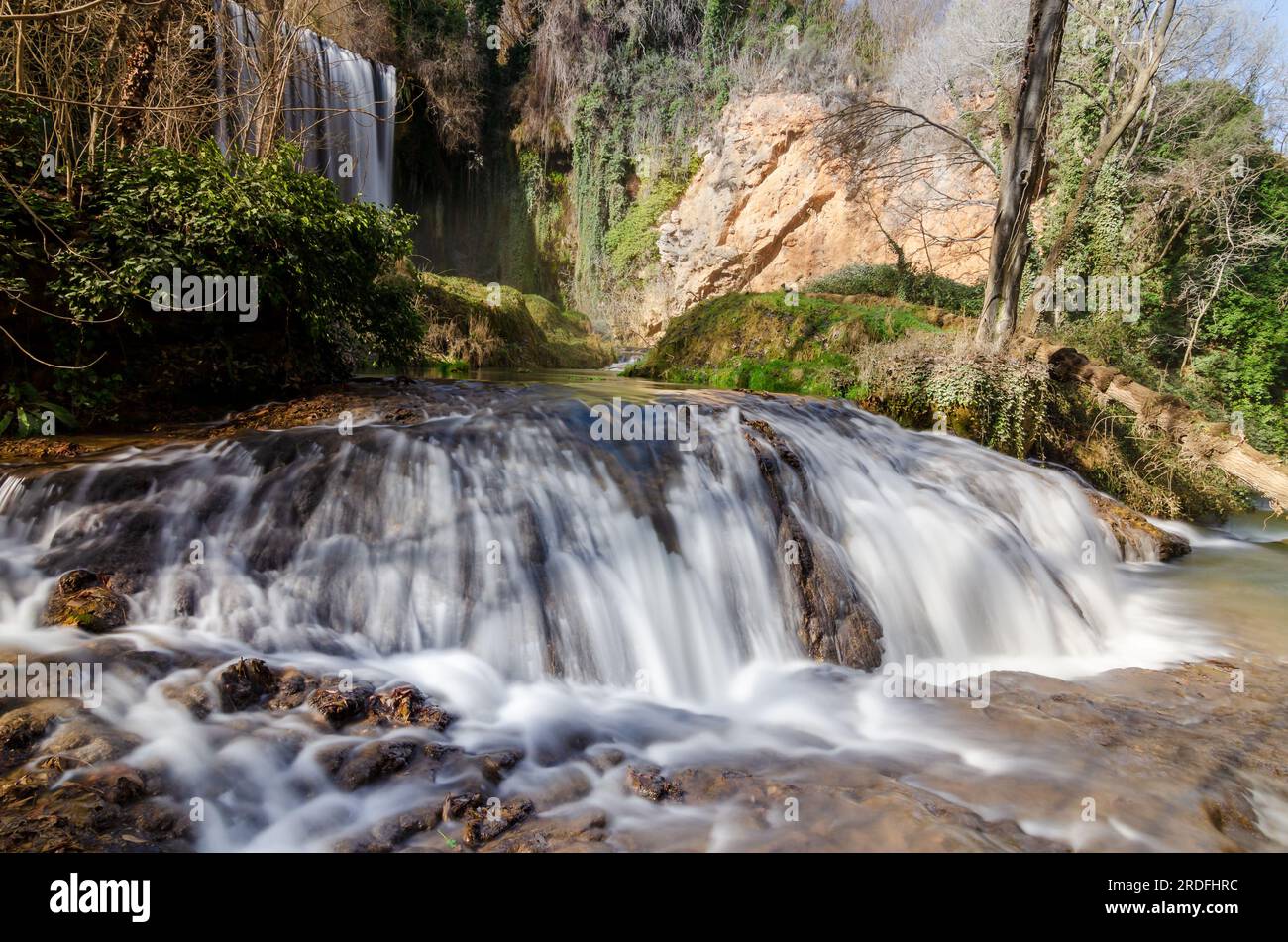 PHOTOGRAPHIE DE CASCADES DANS LE MONASTÈRE DE PIERRE À SARAGOSSE EN FÉVRIER 2023 Banque D'Images