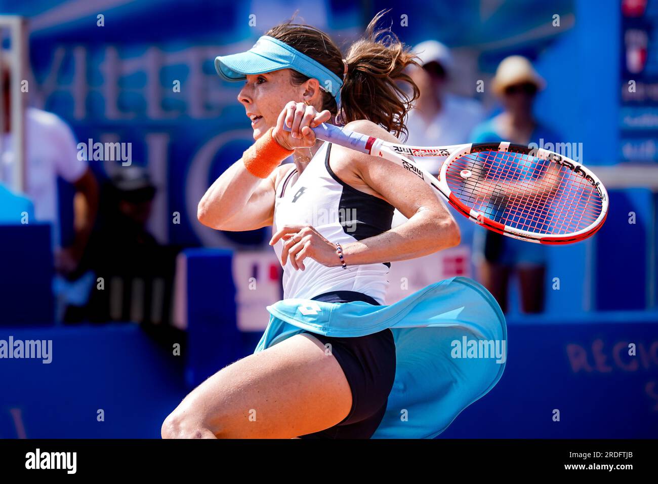 Alize Cornet de France en action contre Clara Tauson de Danemark lors de la Hopman Cup 2023, Championnat du monde ITF par équipes mixtes le 20 juillet 2023 au Nice Lawn tennis Club à Nice, France Banque D'Images