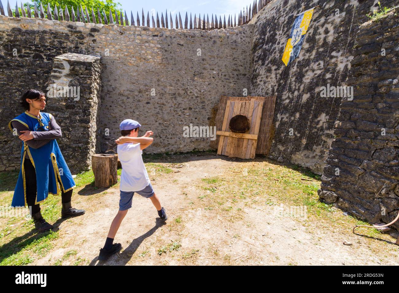 Les shuriken jetés à Kinizsi var (château de Kinizsi) datent de la fin du 14e siècle, Nagyvazsony, Hongrie Banque D'Images