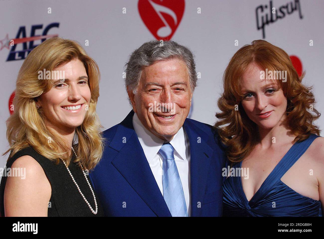 Susan Crow, Tony Bennett et sa fille Antonia Bennett. 8 février 2008 : Los Angeles, Californie. 2008 MusiCares personnalité de l'année honorant Aretha Franklin au Los Angeles Convention Center. Crédit photo : Giulio Marcocchi/Sipa USA. (') Copyright 2008 par Giulio Marcocchi./musicares gm.036/0802091800 Banque D'Images