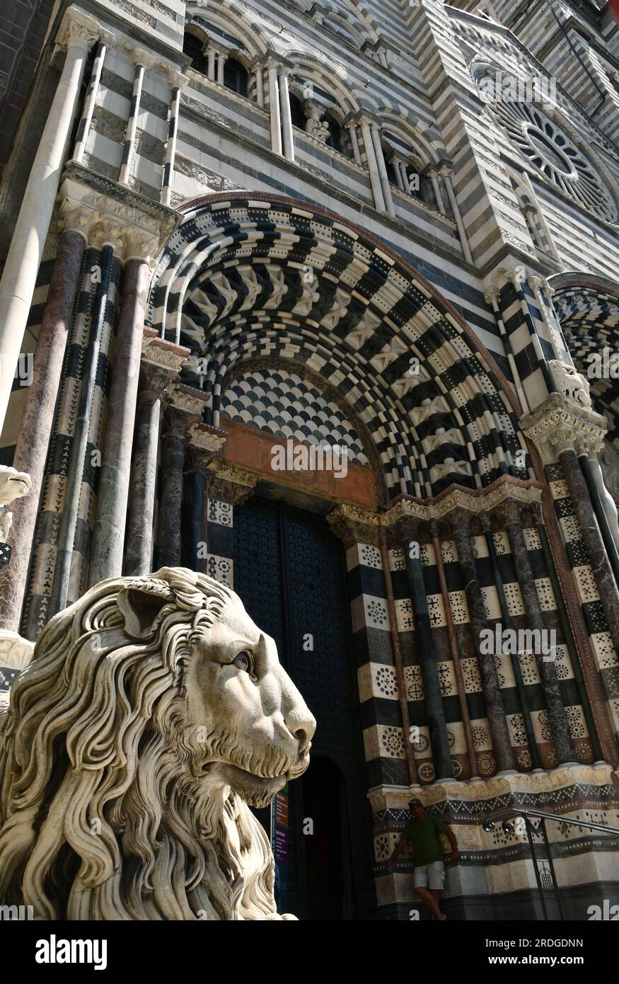 La cathédrale de San Lorenzo est le lieu de culte catholique le plus important de la ville de Gênes. Il a été consacré au saint en 1118 Banque D'Images