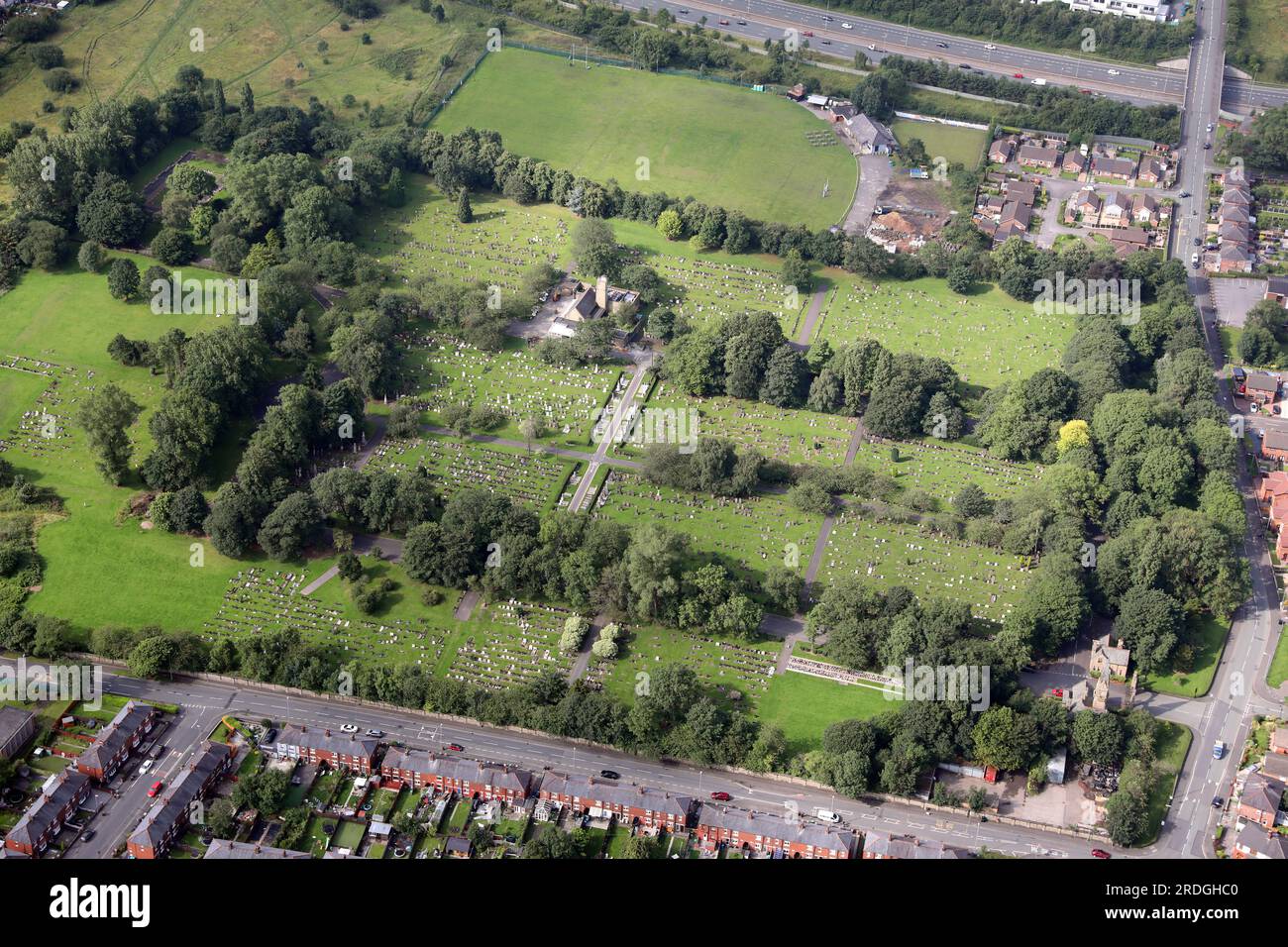 Vue aérienne du crématorium Oldham dans le cimetière Hollinwood, Banque D'Images