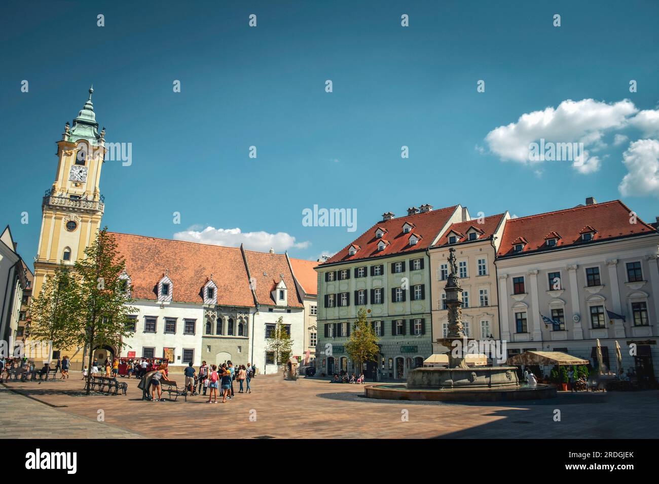 Place principale de Bratislava (Hlavné námestie) dans la vieille ville - Slovaquie Banque D'Images