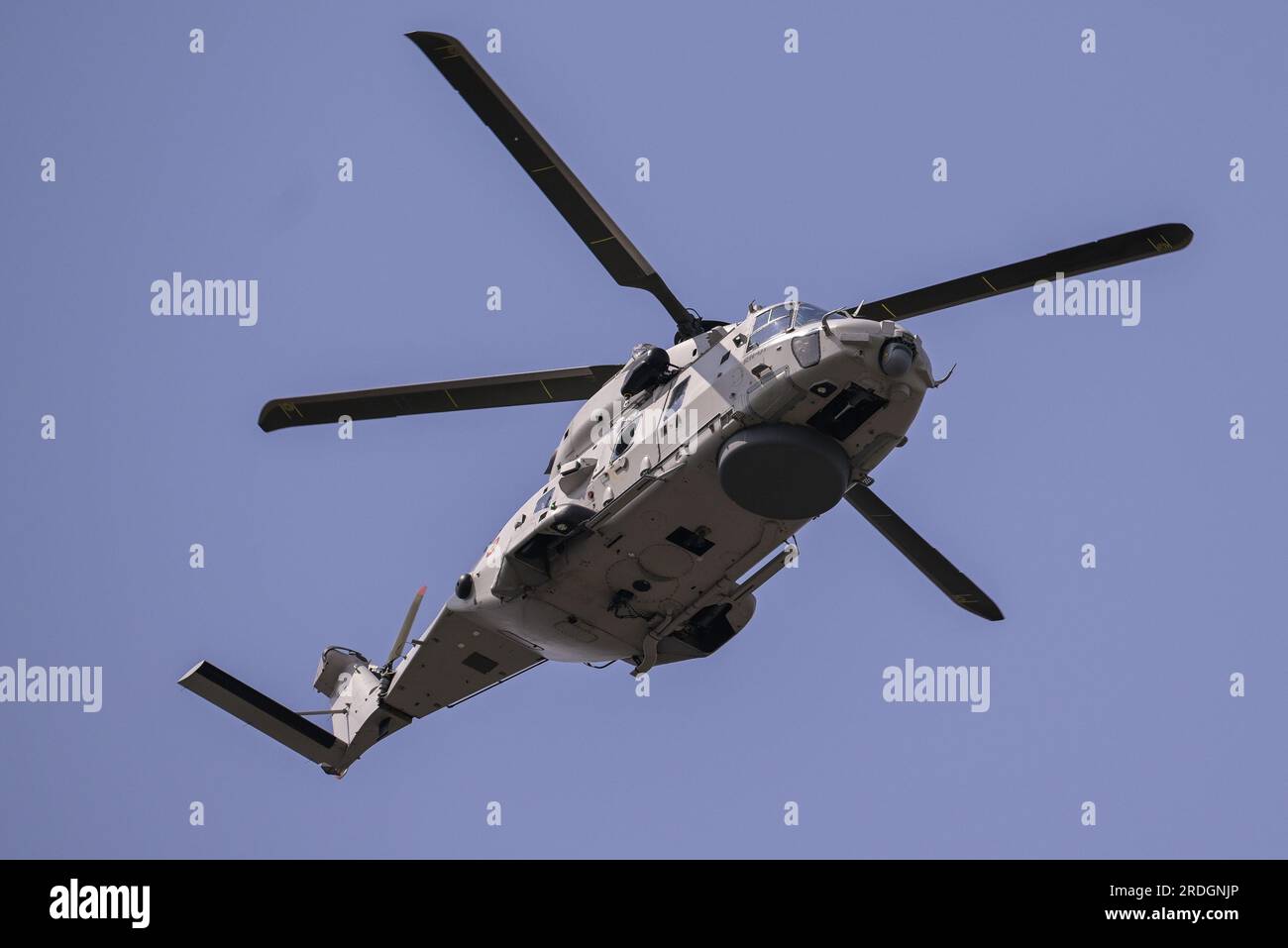 Bruxelles, Belgique. 21 juillet 2023. L'illustration montre les forces aériennes pendant le défilé militaire et civil de la fête nationale belge, à Bruxelles, le vendredi 21 juillet 2023. Ce défilé rend hommage aux services de sécurité et d'urgence de notre pays, tels que l'armée, la police, les pompiers ou la protection civile. En outre, le règne de dix ans du roi Philippe sera également célébré. BELGA PHOTO LAURIE DIEFFEMBACQ crédit : Belga News Agency/Alamy Live News Banque D'Images