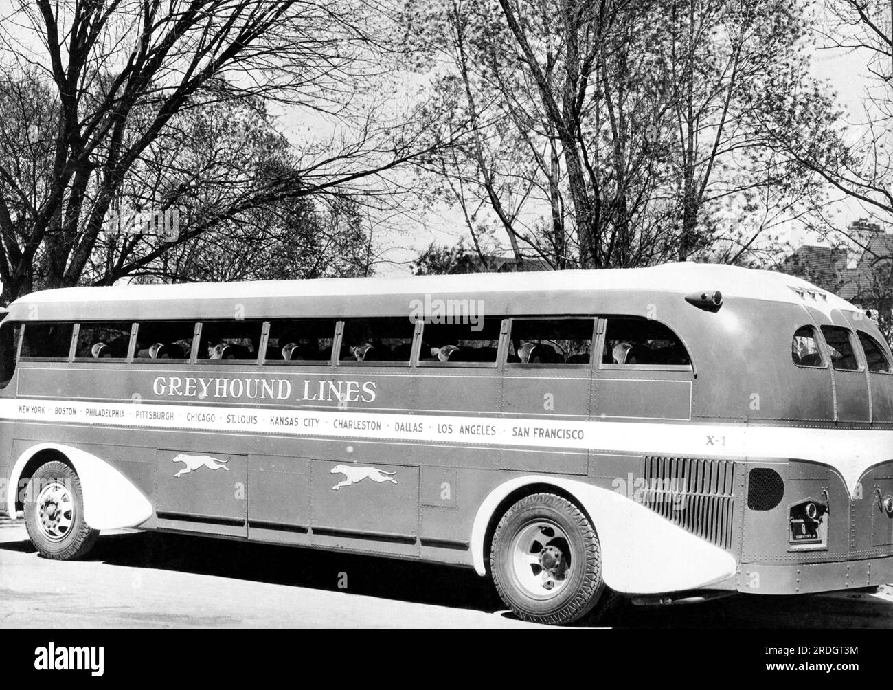 États-Unis : 1935 le nouveau bus Greyhound modèle 719 Super Coach X-1 conçu par Dwight Austin et Yellow Coach. Banque D'Images