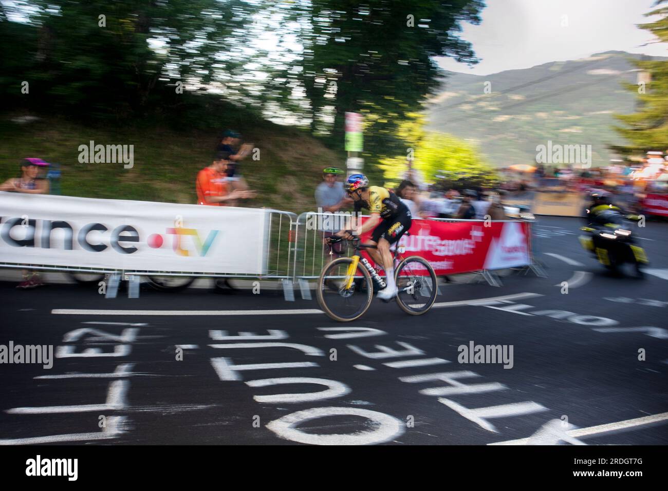 Saint-Gervais-les-bains, France, 16 juillet 2023 : WOUT VAN AERT (Team Jumbo Visma) lors du dernier km de l'étape 15 du Tour de France 2023. Banque D'Images