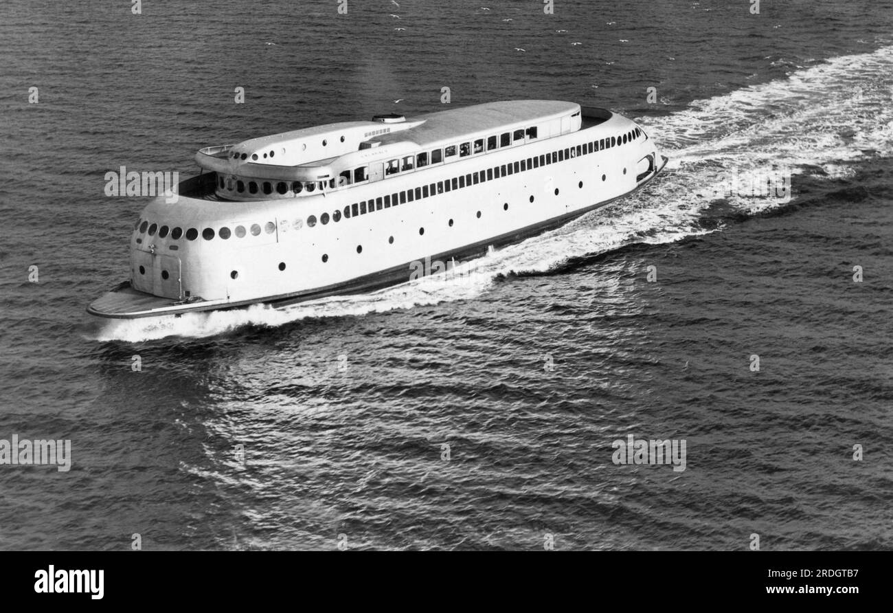 Seattle, Washington : c. 1937 le ferry de style art déco Kalakala qui opère sur Puget Sound. Banque D'Images