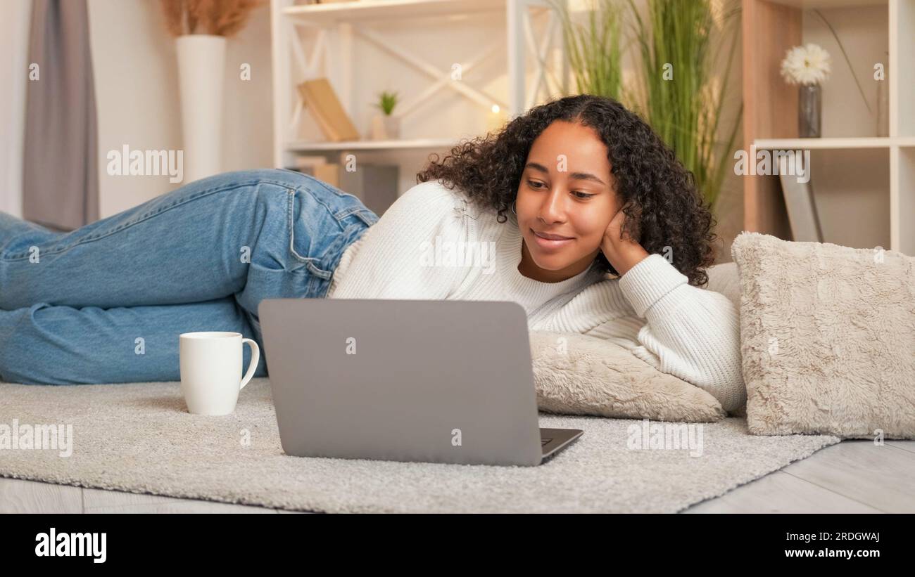 Gadget de divertissement Internet loisir maison femme Banque D'Images