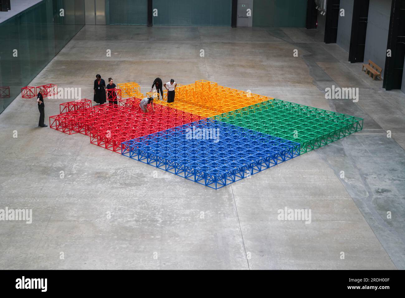 Rasheed Composing Londres Royaume-Uni. 21 juillet 2023 Zero to Infinity, grande sculpture ...