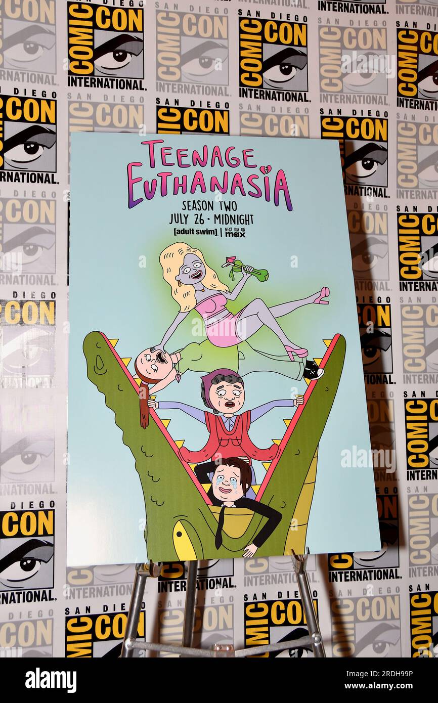 Affiche de natation adulte pour l'émission animée Teenage Euthanasia dans la salle de presse le jour 2 de Comic-con International qui s'est tenu à San Diego le 21 juillet 2023. Banque D'Images