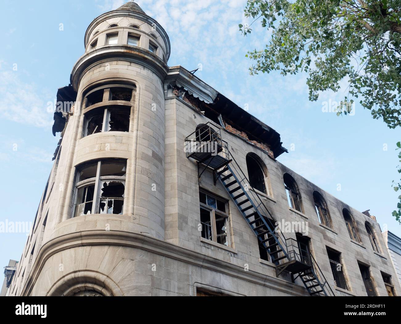 Façade d'un bâtiment patrimonial brûlé dans le vieux Montréal. Banque D'Images