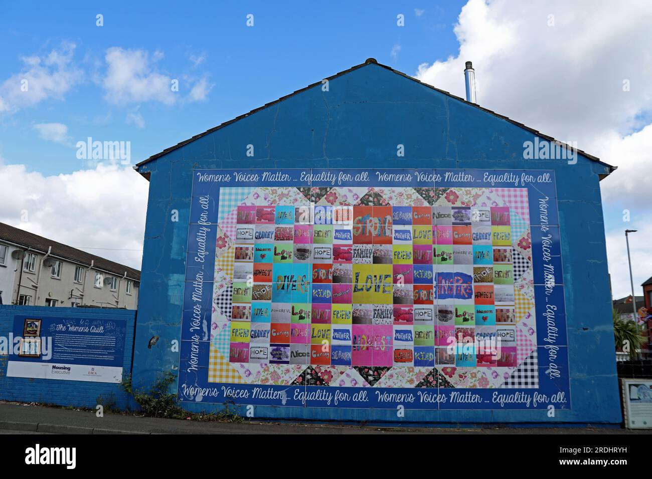 Murale Women Voices Matter sur le domaine Lower Shankill à Belfast Banque D'Images