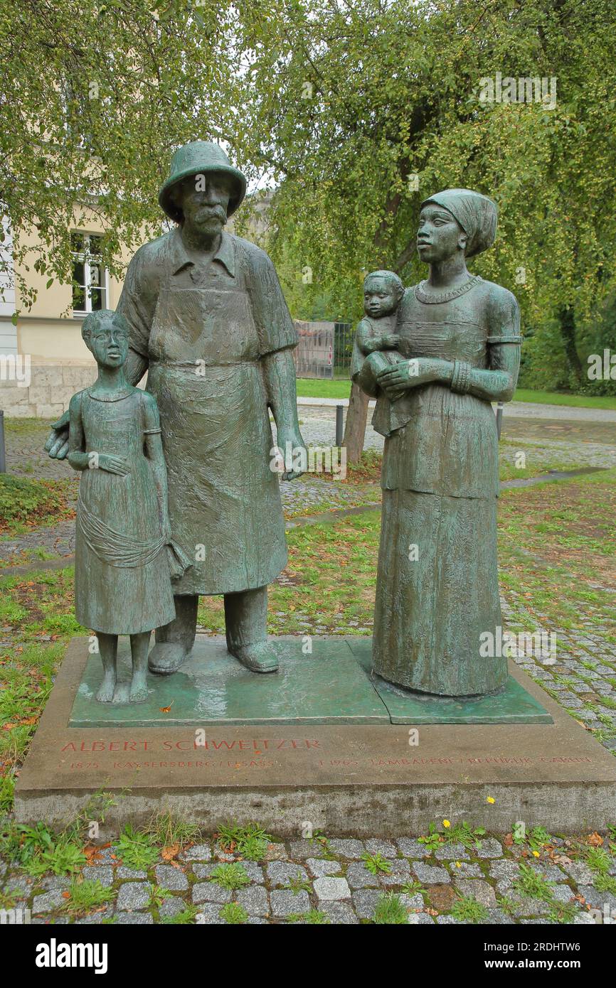 Monument à Albert Schweitzer par Gerhard Geyer, Kegelplatz, Weimar, Thuringe, Allemagne Banque D'Images