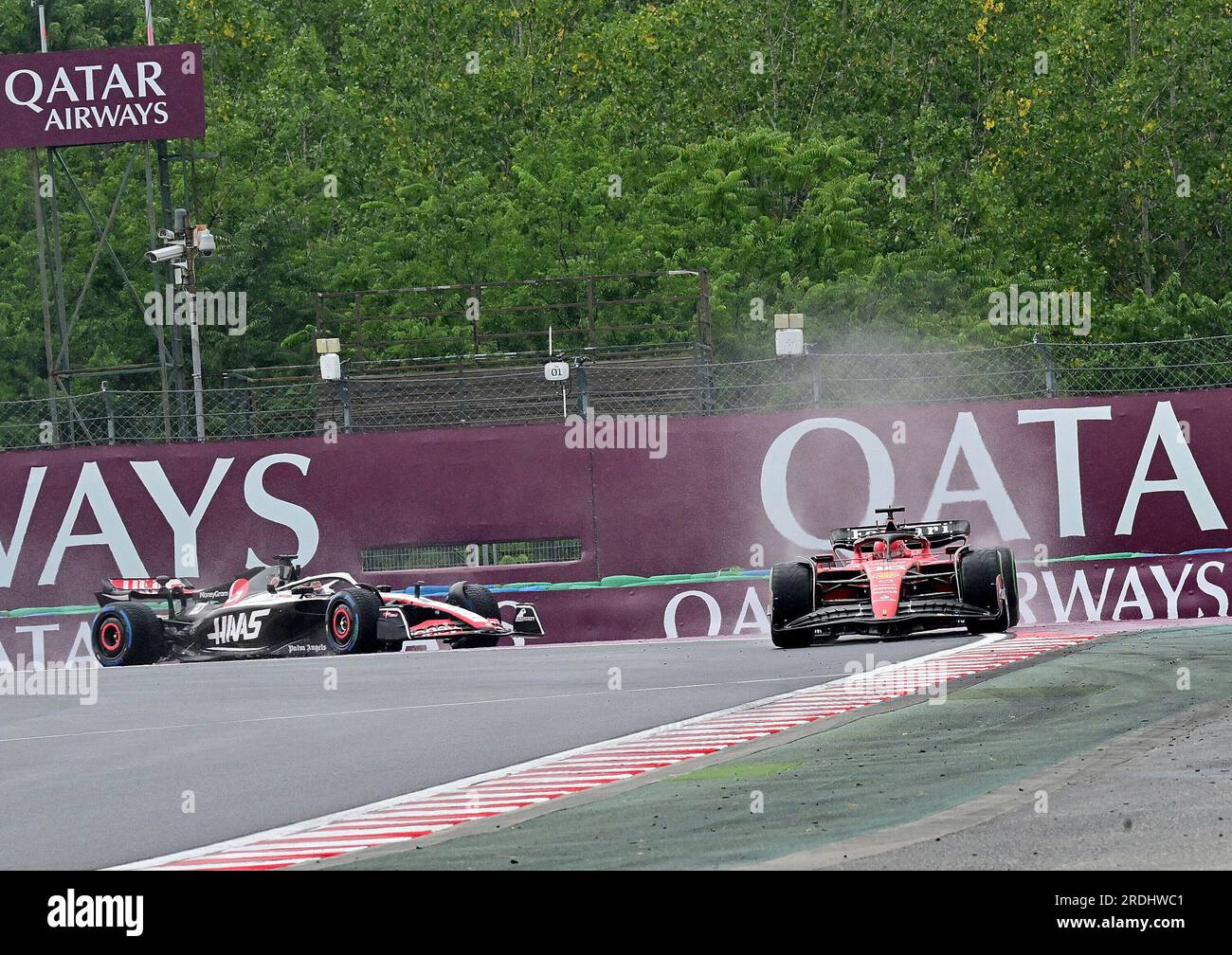 Budapest, Ungarn. 21 juillet 2023. 21 juillet 2023, Hungaroring, Budapest, Grand Prix de Formule 1 Grand Prix de Hongrie 2023, dans la photo Charles Leclerc (MCO), Scuderia Ferrari, Kevin Magnussen (DNK), Moneygram Haas F1 Team Credit : dpa/Alamy Live News Banque D'Images