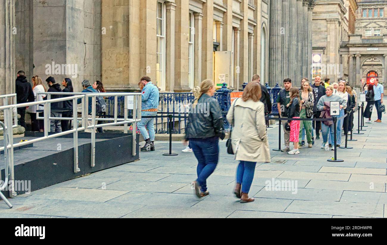 Glasgow, Écosse, Royaume-Uni 21 juillet 2023. Le quart du cimetière les vendredis et samedis entre 10h et 5h à la nouvelle exhibition.Stubs peut être renouvelé pour un cocktail Banksy au bar max à proximité. Le faucheur sinistre dans une voiture de dodgem girant à l'air de rester en vie par les gees d'abeille apparaîtra chaque nuit un chevron sombre comme un mannequin radiocommandé que les organisateurs disent être Banksy. Crédit Gerard Ferry/Alamy Live News Banque D'Images