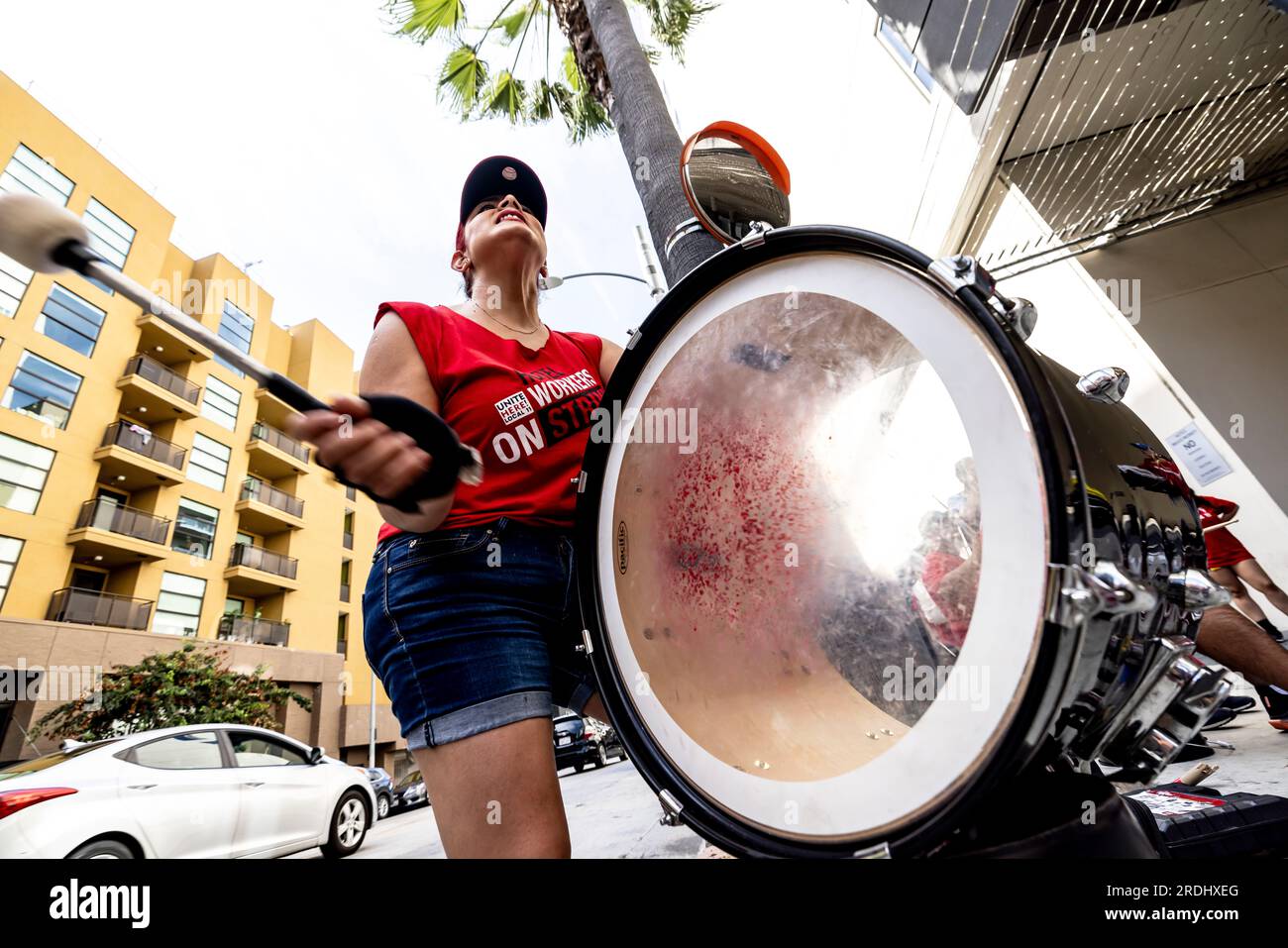 Hollywood, États-Unis. 21 juillet 2023. Unite Here local 11, les travailleurs de l'hôtellerie et de l'hôtellerie de LOS ANGELES, et SAG-AFTRA/WGA, scénaristes et acteurs de cinéma et de télévision, organisent des rassemblements à Hollywood. Ils ont tous les deux marché et organisé un rassemblement ensemble au Sunset Bronson Studios par la suite. 7/21/2023 Hollywood, CA., USA (photo de Ted Soqui/SIPA USA) crédit : SIPA USA/Alamy Live News Banque D'Images