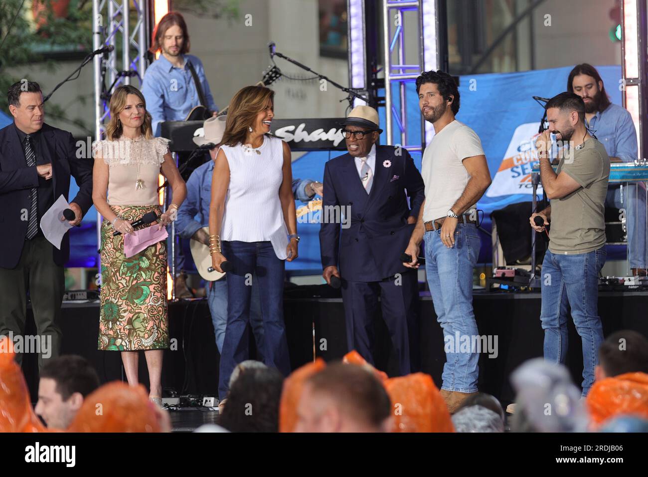 NY, États-Unis. 21 juillet 2023. Rockefeller Plaza, New York, États-Unis, juillet 21 2023 - les chanteurs country Dan Smyers et Shay Mooney de Dan Shay se produisent au Today Show CITI concerts à New York. Photo : Giada Papini Rampelotto/EuropaNewswire (image de crédit : © Luiz Rampelotto/ZUMA Press Wire) USAGE ÉDITORIAL SEULEMENT! Non destiné à UN USAGE commercial ! Banque D'Images