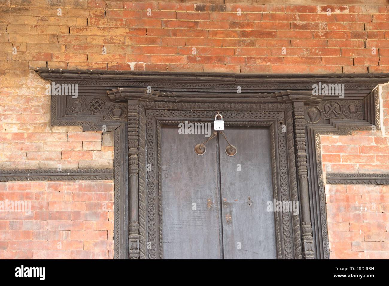 Panneau double porte en bois porte en bois brut polonais porte en bois -  Chine Porte, porte en bois