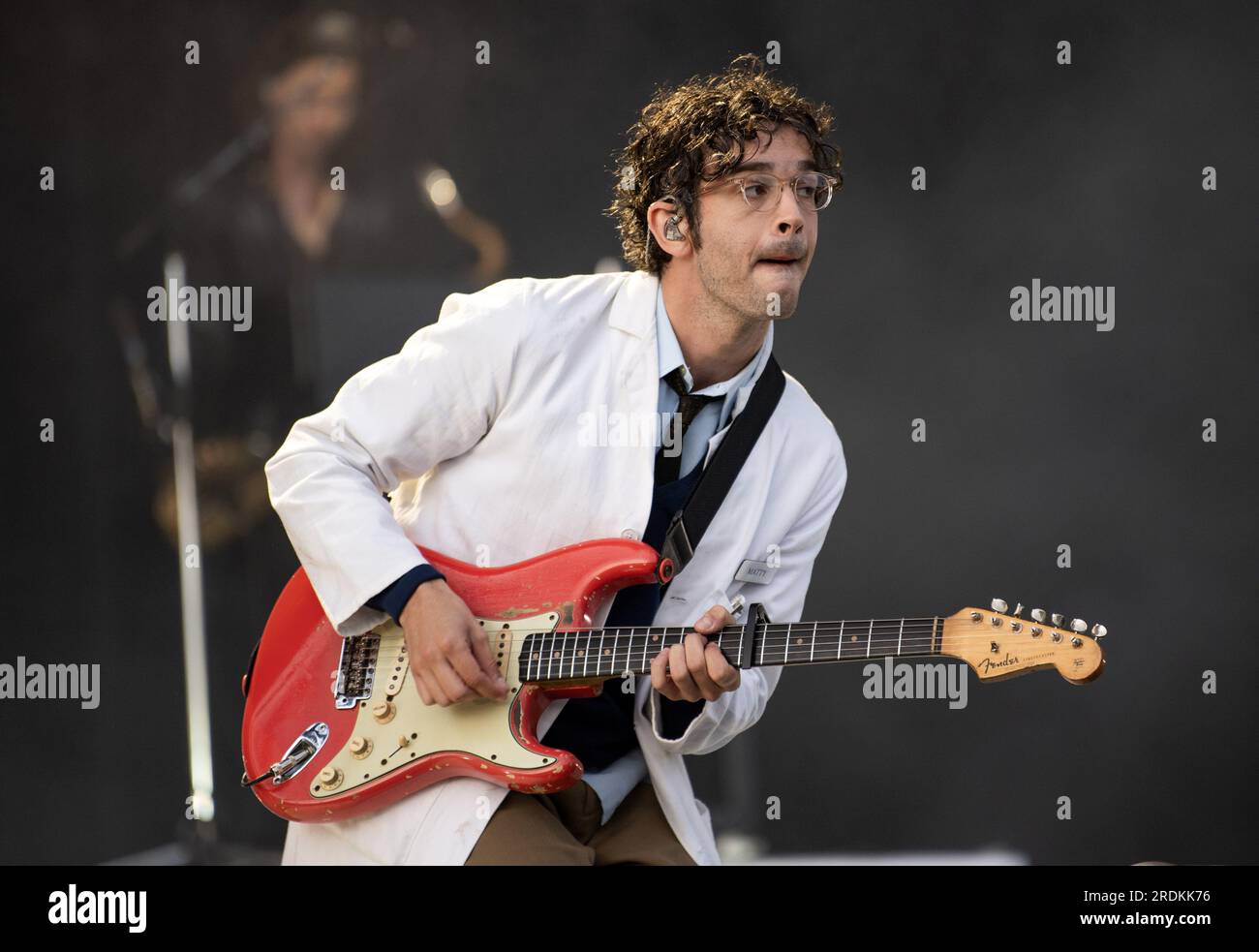 Photo de dossier datée du 9/7/2023 de Matt Healy du 1975 se produisant sur la scène principale du Trnsmt Festival à Glasgow Green à Glasgow. Un festival malaisien a annoncé que l'événement avait été annulé suite à la « conduite controversée et aux remarques » faites par Healy alors qu'il jouait avec son groupe. Le jeune homme de 34 ans était au Good Vibes Festival vendredi quand il a prononcé un discours sur l'homosexualité, qui est illégale en Malaisie, et a embrassé le bassiste Ross MacDonald. Date d'émission : samedi 22 juillet 2023. Banque D'Images