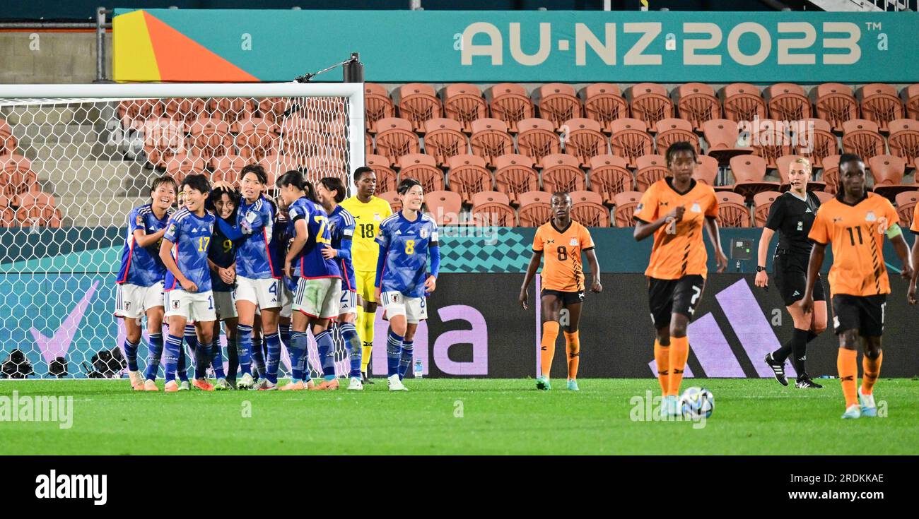 Hamilton, Nouvelle-Zélande. 22 juillet 2023. Les joueuses du Japon (L) célèbrent un but lors du match du groupe C entre la Zambie et le Japon lors de la coupe du monde féminine de la FIFA à Hamilton, en Nouvelle-Zélande, le 22 juillet 2023. Crédit : Zhu Wei/Xinhua/Alamy Live News Banque D'Images