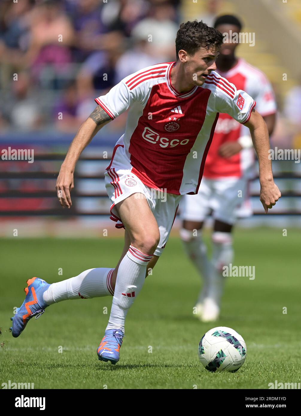BRUXELLES - Benjamin Tahirovic de l'Ajax lors du match amical entre le RSC Anderlecht et l'Ajax Amsterdam au Lotto Park le 22 juillet 2023 à Bruxelles, Belgique. ANP GERRIT VAN KOLOLEN Banque D'Images