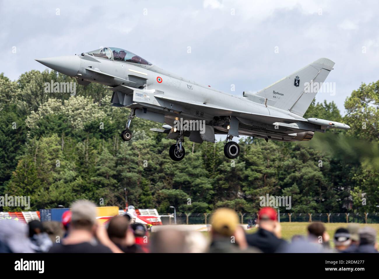 Armée de l'air italienne - Eurofighter Typhoon F-2000, arrivant à la RAF Fairford pour le Royal International Air Tattoo 2023. Banque D'Images