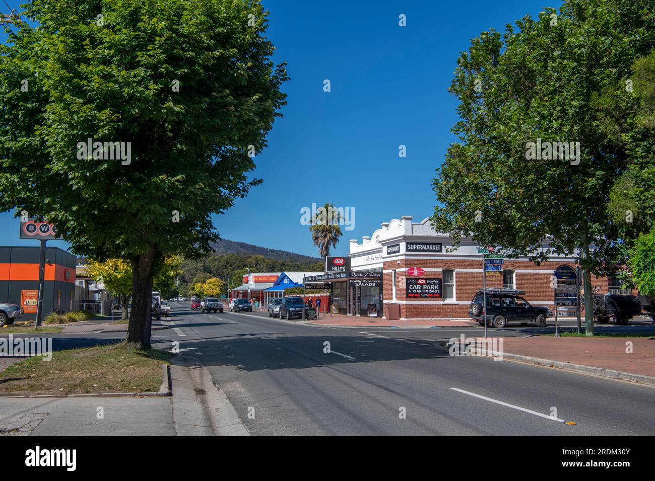 Tasman Highway St Helens township East Coast Tasmanie Australie Banque D'Images