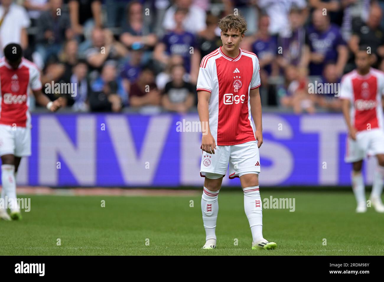 BRUXELLES - Mika Godts d'Ajax déçue après le match amical entre le RSC Anderlecht et l'Ajax Amsterdam à Lotto Park le 22 juillet 2023 à Bruxelles, Belgique. ANP GERRIT VAN COLOGNE Banque D'Images