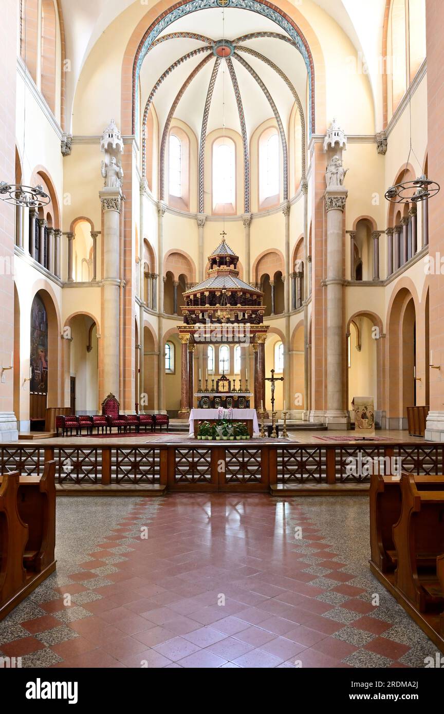 Vienne, Autriche. 19 juillet 2023. Église paroissiale de St. François d'Assise. Le maître-autel Banque D'Images