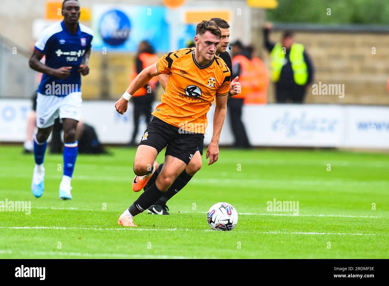 Jack Lancaster (10 Cambridge United) avance lors du match amical de pré-saison entre Cambridge United et Ipswich Town au R Costings Abbey Stadium, Cambridge le samedi 22 juillet 2023. (Photo : Kevin Hodgson | MI News) crédit : MI News & Sport / Alamy Live News Banque D'Images