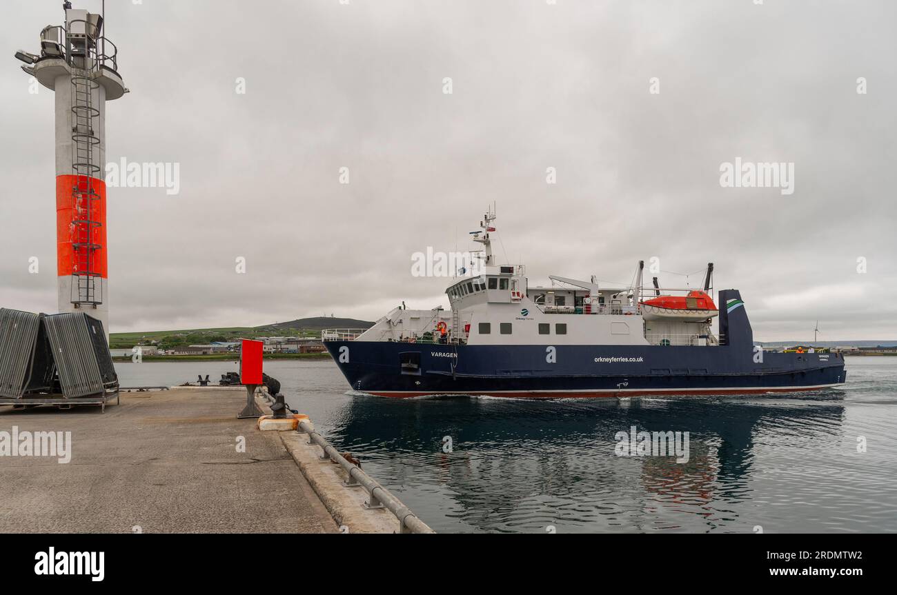 Kirkwall, Orkney Island, Écosse, Royaume-Uni. 4 juin 2023. Ferry inter-îles, Varagen entrant au port de Kirkwall depuis les îles écossaises extérieures du nord, Eday Banque D'Images