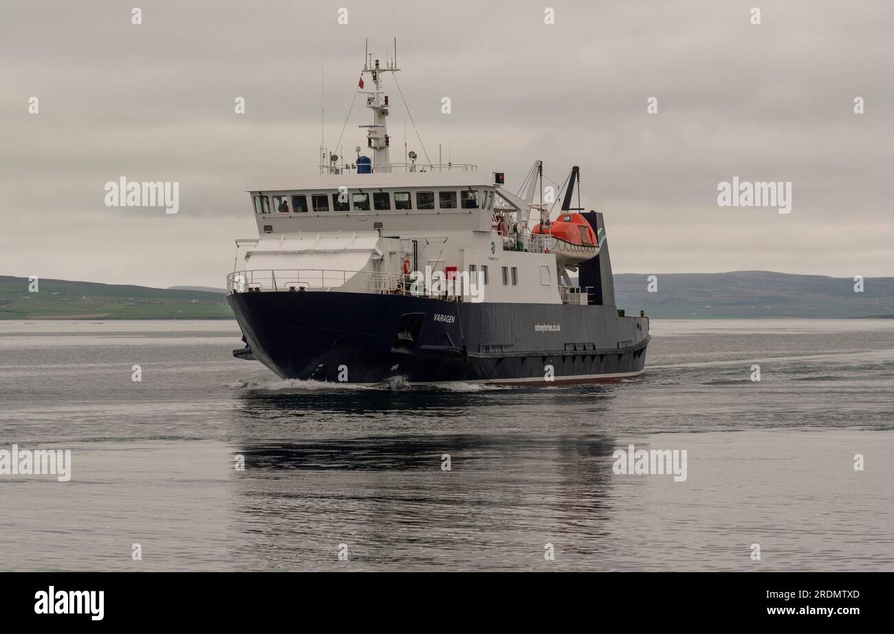 Kirkwall, Orkney Island, Écosse, Royaume-Uni. 4 juin 2023. Ferry inter-îles, Varagen entrant à Kirkwall depuis les îles écossaises extérieures du nord, Eday et Banque D'Images