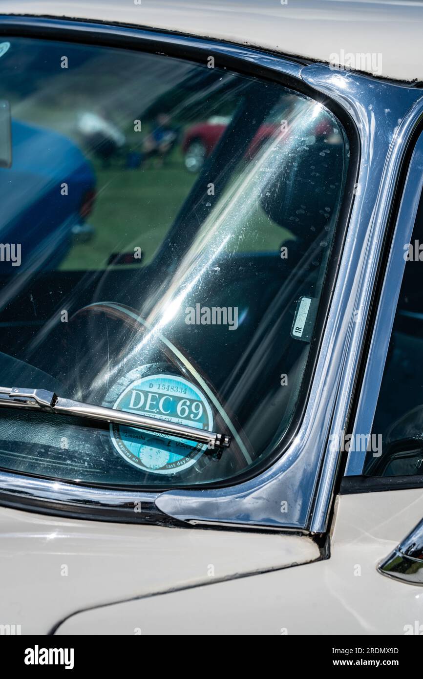 Remise de taxe d'époque sur la Jaguar E-Type Banque D'Images