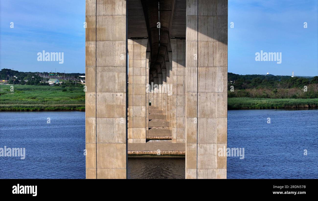 Vue du pont de la victoire au-dessus de la rivière Raritan depuis le dessous Banque D'Images