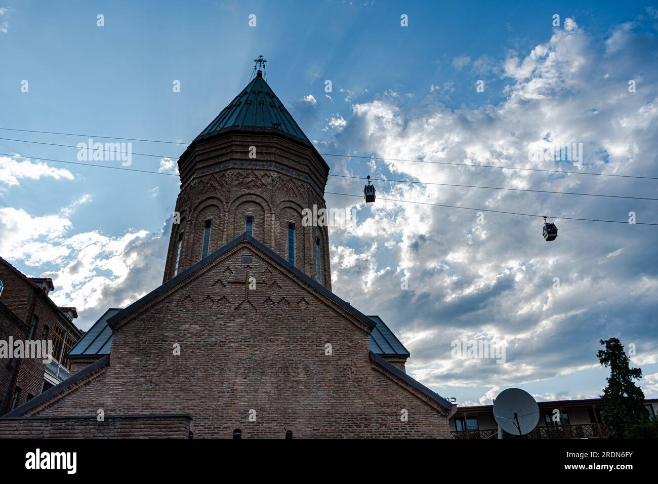 Dôme de la cathédrale Surb Gevork dans la vieille ville de Tbilissi, capitale de la Géorgie Banque D'Images