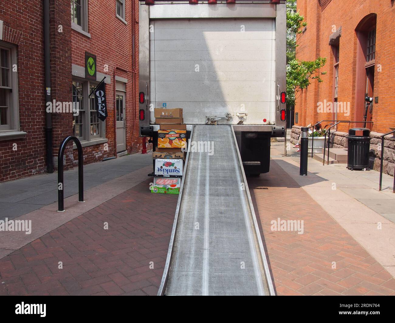 Camion et rampe devant le marché central de Lancaster, Pennsylvanie, 5 juin 2023, © Katharine Andriotis Banque D'Images