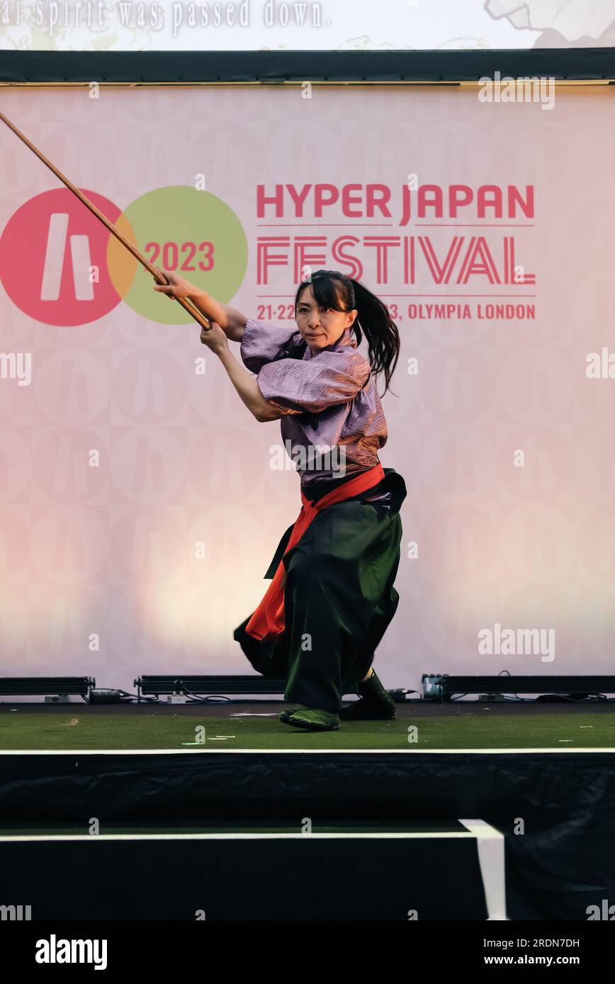 Londres, Royaume-Uni. 22 juillet 2023. Jour 2 de Hyper Japan London à l'Olympia Hammersmith. Des milliers de participants assistent à des expositions de samouraïs et chorégraphe légendaire de Kill Bill Tetsuro Shimaguchi, ainsi qu'à des spectacles Cosplay, des démonstrations de jeux, des sushis, du curry japonais, des dégustations de saké, Et des tutoriels origami alors que la célébration de la culture japonaise continue dans le centre de Londres. © Simon King/ Alamy Live News Banque D'Images