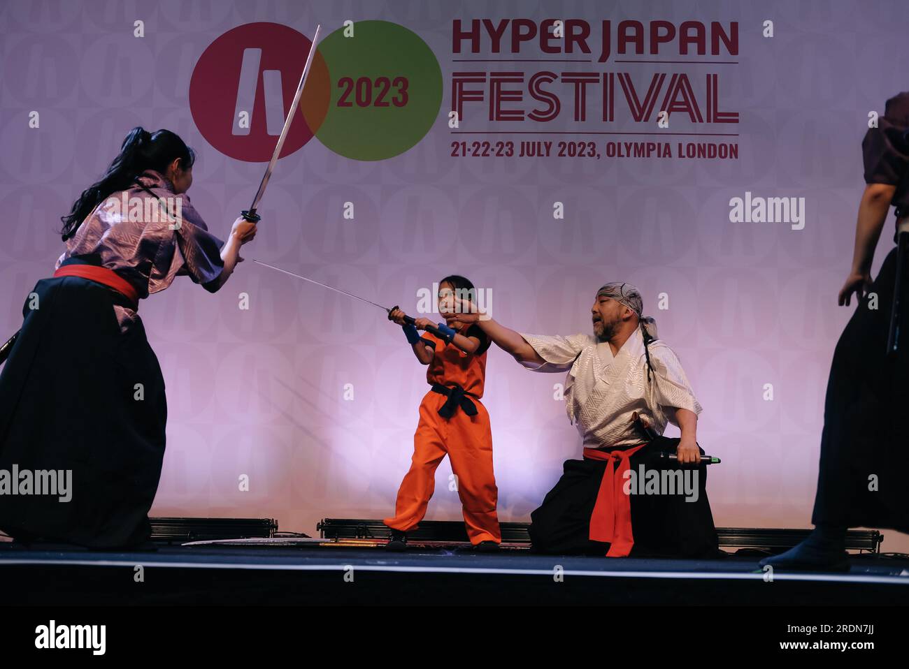 Londres, Royaume-Uni. 22 juillet 2023. Jour 2 de Hyper Japan London à l'Olympia Hammersmith. Des milliers de participants assistent à des expositions de samouraïs et chorégraphe légendaire de Kill Bill Tetsuro Shimaguchi, ainsi qu'à des spectacles Cosplay, des démonstrations de jeux, des sushis, du curry japonais, des dégustations de saké, Et des tutoriels origami alors que la célébration de la culture japonaise continue dans le centre de Londres. © Simon King/ Alamy Live News Banque D'Images