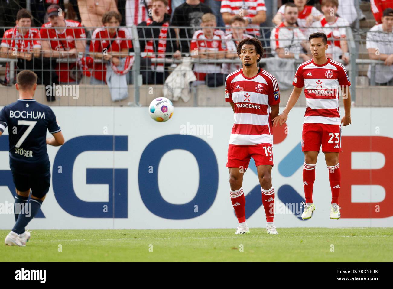 Düsseldorf, Deutschland, Fussball Bundesliga Freundschaftsspiel Fortuna Düsseldorf vs.VFL Bochum 3-1 am 21. 07. 2023 im Paul-Janes Stadion am Flinger Broich in Düsseldorf Emmanuel IYOHA (F 95) 2.v.li.- und Shinta APPELKAMP (F 95) re.- photo : Norbert Schmidt, Duesseldorf Banque D'Images