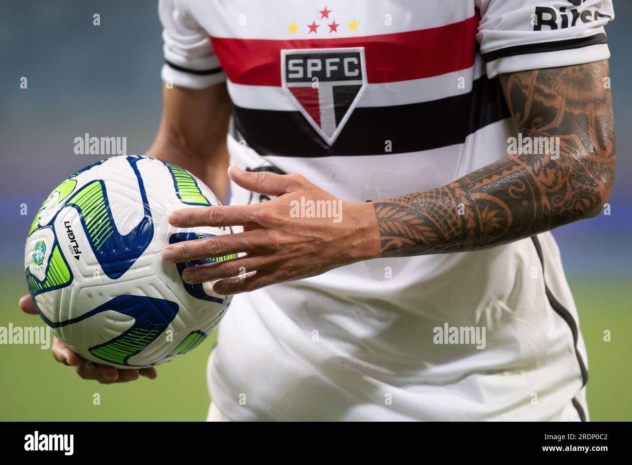 Cuiaba, Brésil. 22 juillet 2023. Mt - CUIABA - 07/22/2023 - BRAZILEIRO A 2023, CUIABA X SAO PAULO - tatouage du joueur Wellington Rato de Sao Paulo vu lors d'un match contre Cuiaba au stade Arena Pantanal pour le championnat brésilien A 2023. Photo : Gil Gomes/AGIF/Sipa USA crédit : SIPA USA/Alamy Live News Banque D'Images