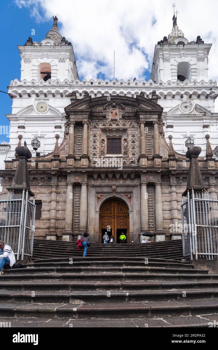 Façade de l'église San Francisco dans le centre historique de Quito Banque D'Images