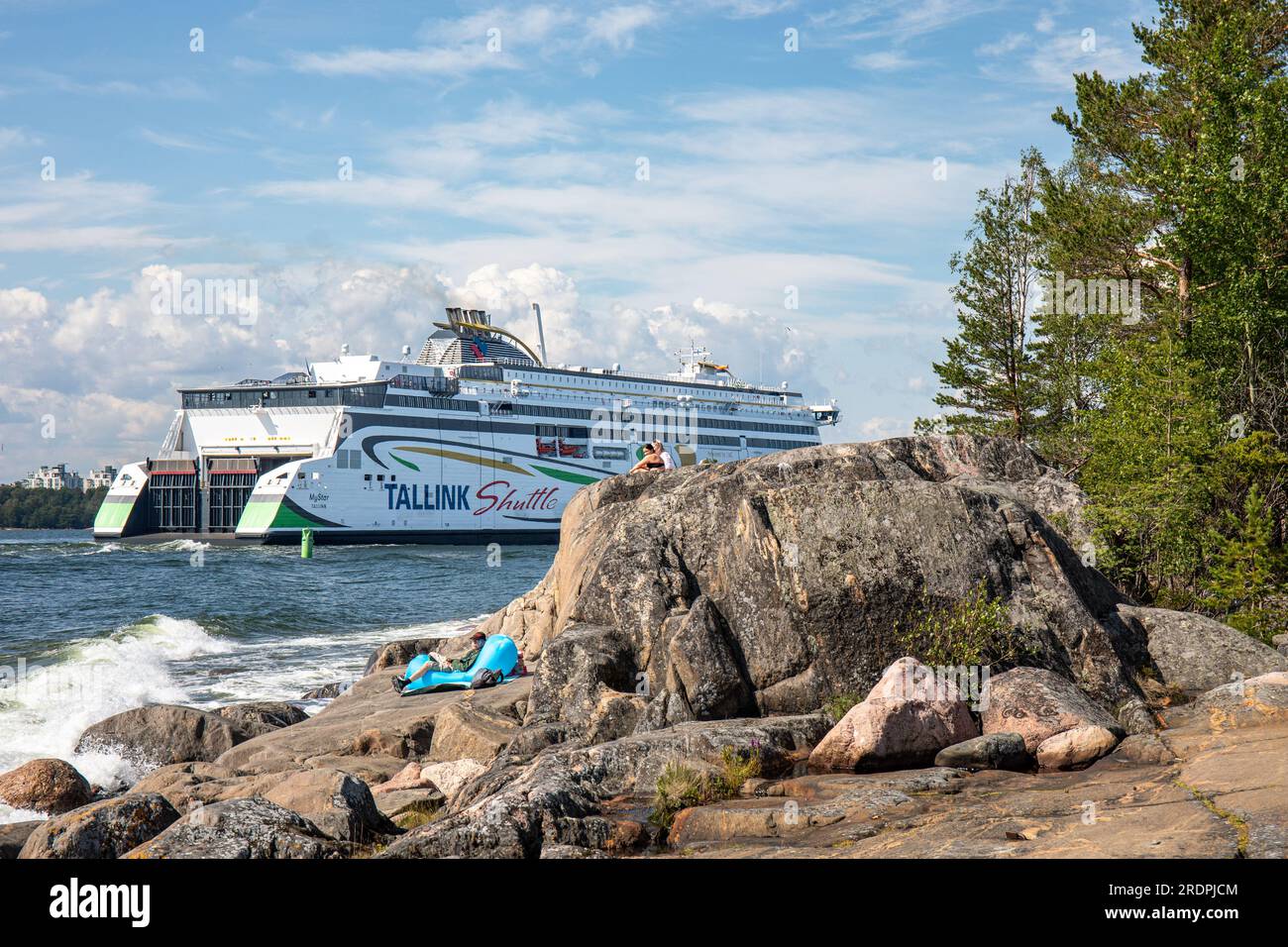 Ferry de croisière M / S MyStar de Tallink compagnie maritime naviguant au-delà de l'île de Pihlajasaari sur une journée ensoleillée d'été à Helsinki, Finlande Banque D'Images