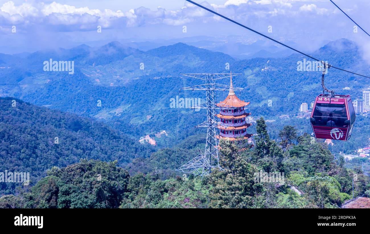 Pahang, Malaisie, 23 juillet 2023 - foyer sélectif de la vue à l'intérieur du célèbre téléphérique Genting Highlands. Le téléphérique Genting Highland attire les touristes Banque D'Images